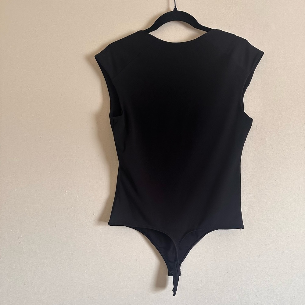 Express Body Contour High Compression Scoop Neck Cap Sleeve Thong Bodysuit - Picture 13 of 13